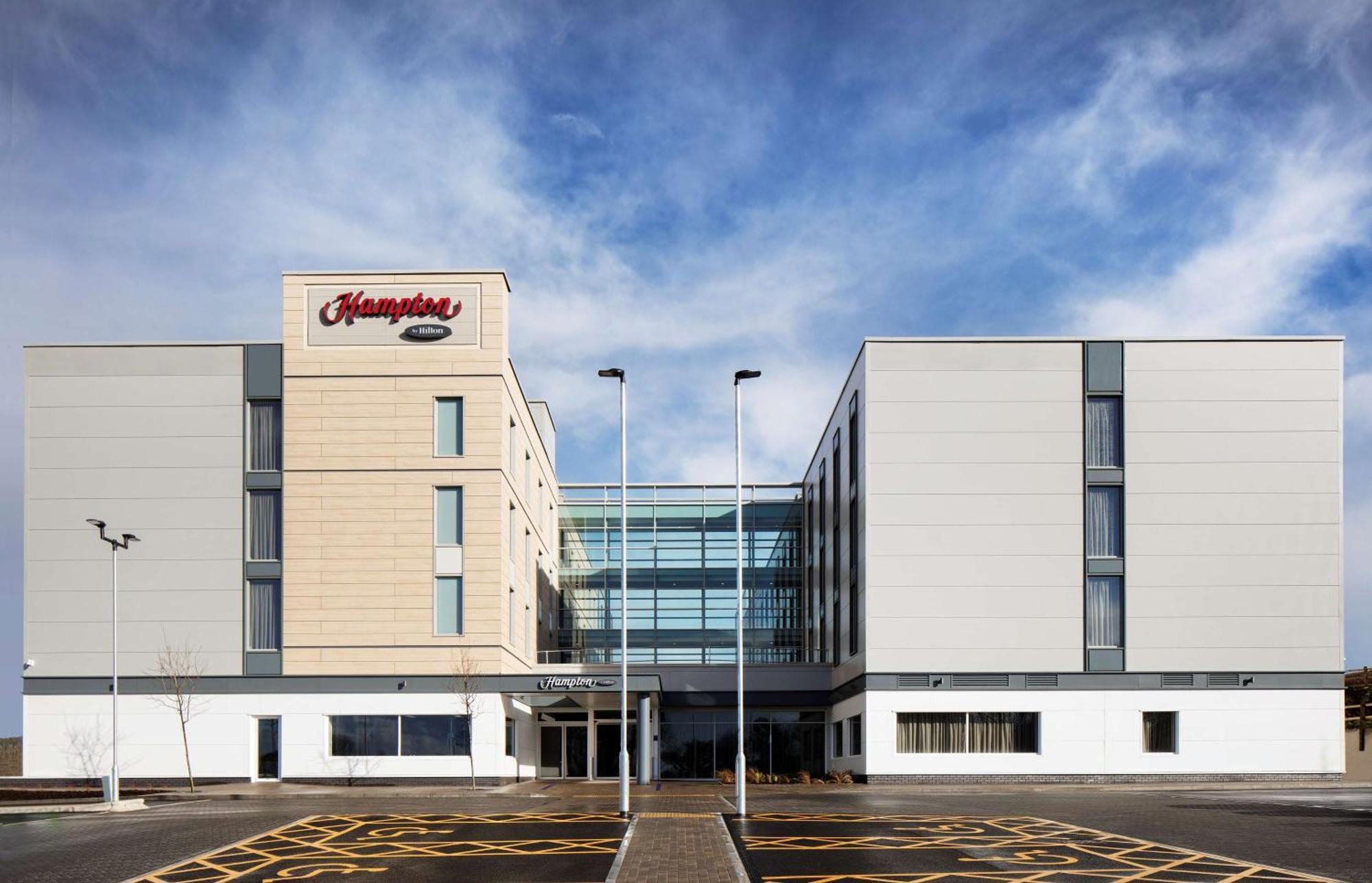 Hampton By Hilton Bristol Airport Hotel Redhill  Exterior photo