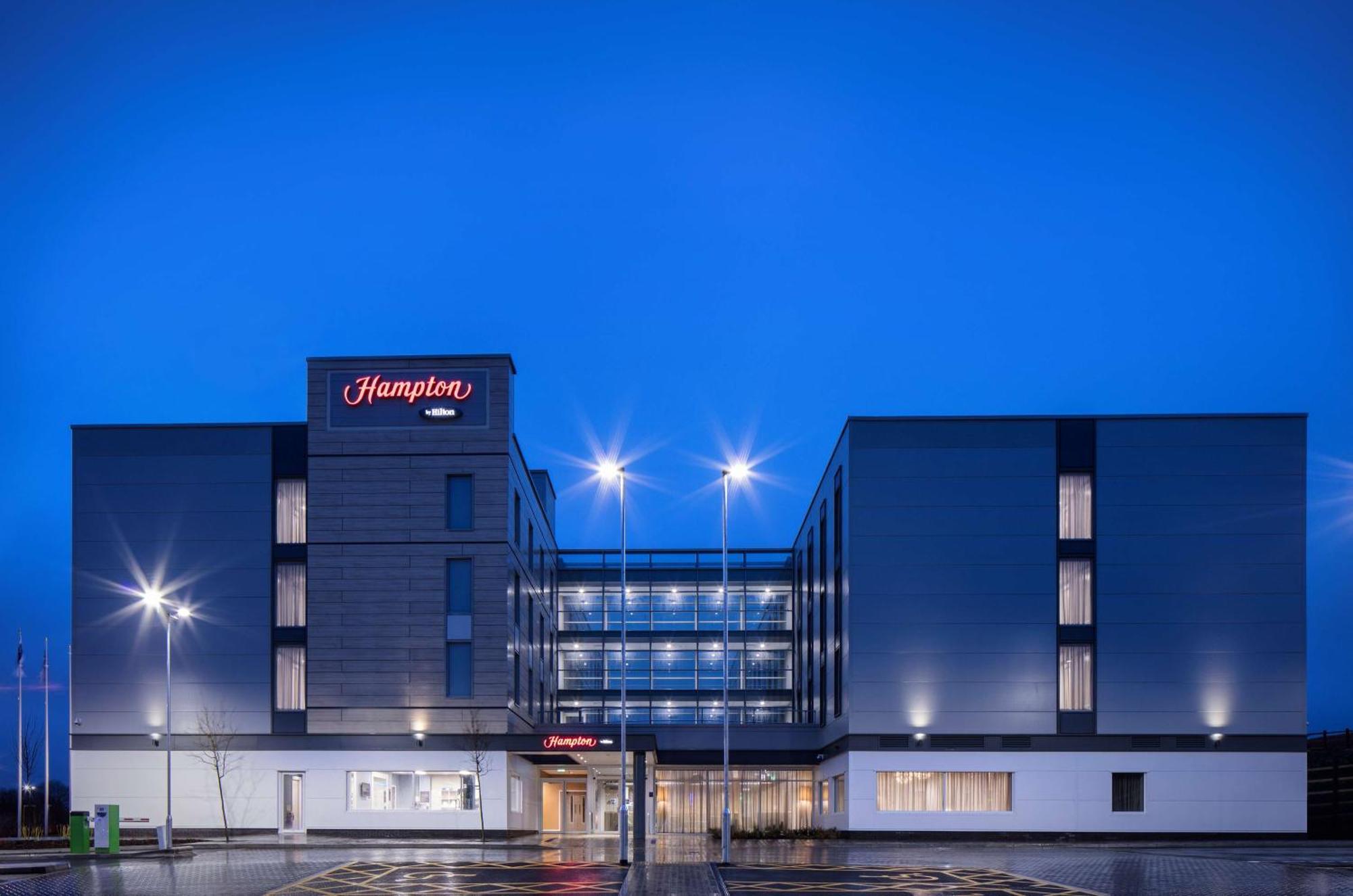 Hampton By Hilton Bristol Airport Hotel Redhill  Exterior photo