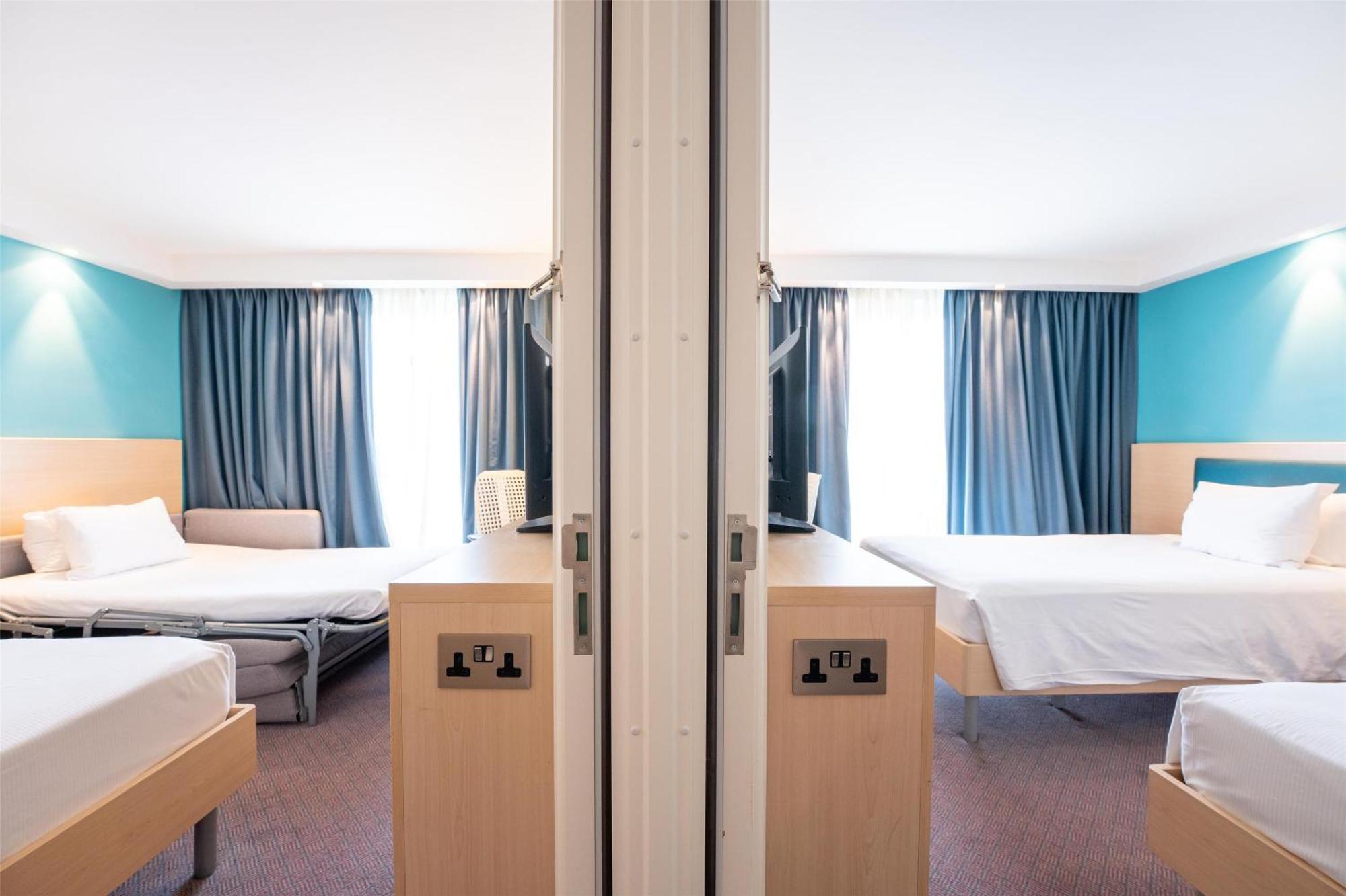 Hampton By Hilton Bristol Airport Hotel Redhill  Exterior photo