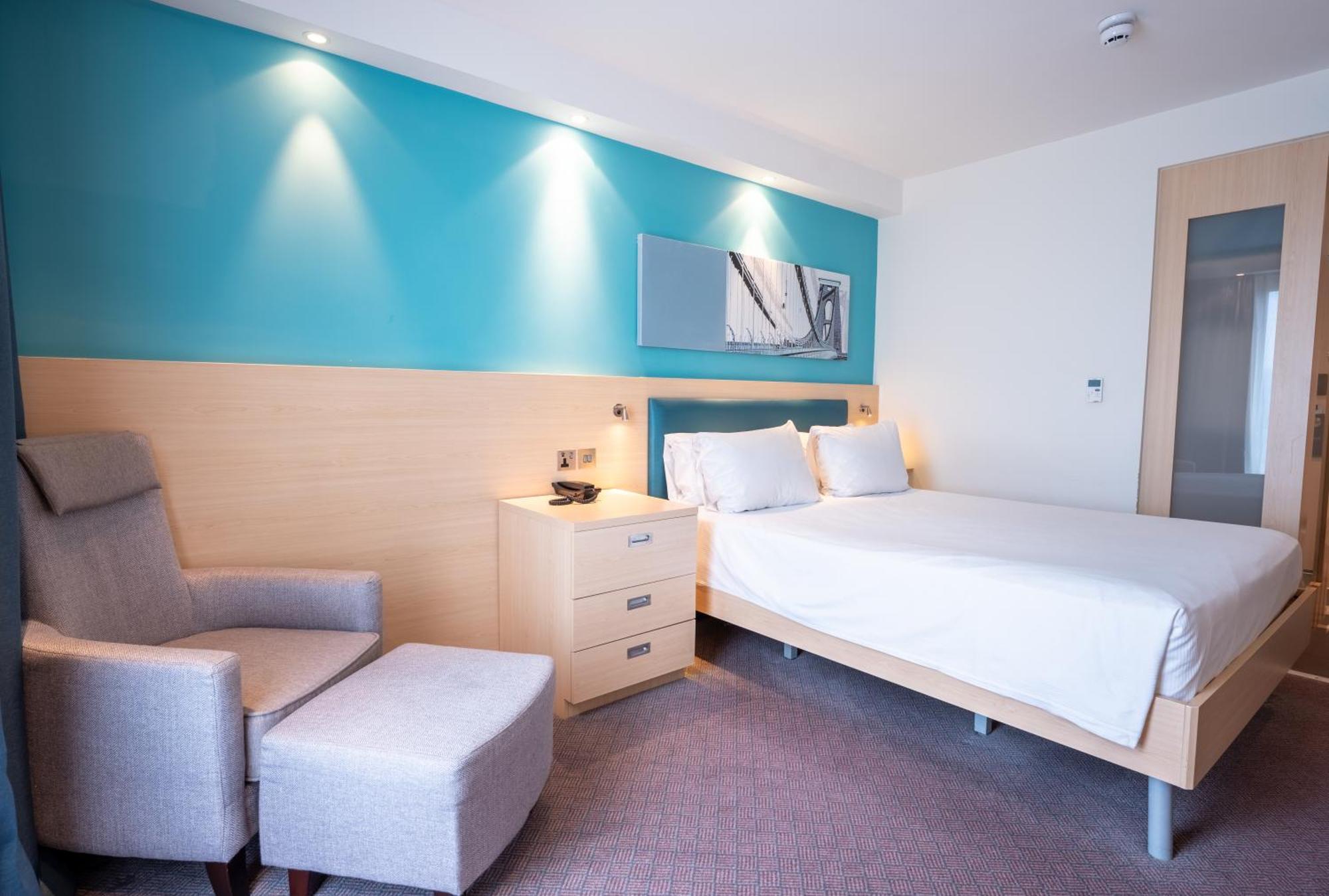 Hampton By Hilton Bristol Airport Hotel Redhill  Exterior photo